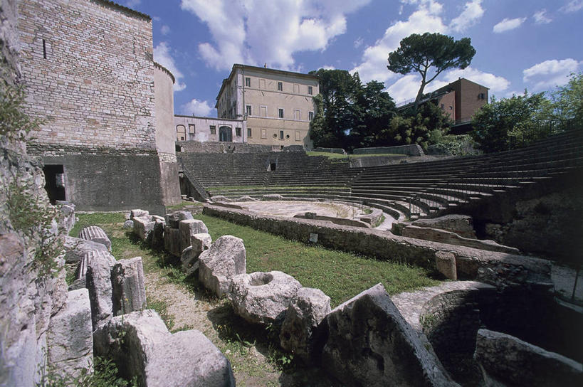 无人,横图,室外,白天,建筑,意大利,欧洲,云,历史,废墟,树,天空,摄影,考古学,地中海文化,南欧,意大利文化,意大利共和国,首府,古代文明,圆形剧场,翁布里亚,翁布里亚大区,佩鲁贾,彩图,斯波莱托,过去