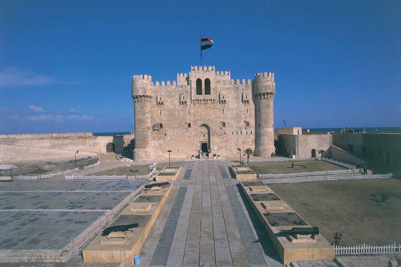 无人,横图,室外,白天,安全,风,建筑,旗帜,非洲,埃及,云,历史,蓝色,天空,摄影,中东,要塞,地中海文化,埃及文化,亚历山大港,彩图,埃及国旗