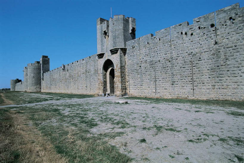 无人,横图,室外,白天,建筑,法国,欧洲,城堡,墙,拱门,围墙,历史,城墙,蓝色,摄影,普罗旺斯,地中海文化,艾格莫尔特,万里无云,彩图,过去