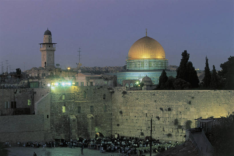 横图,俯视,室外,夜晚,城市,建筑,土耳其,以色列,亚洲,朦胧,模糊,墙,塔,首都,许多人,树,地标建筑,一群人,摄影,宗教,伊斯兰教,中东,圆顶建筑,宗教建筑,清真寺,西亚,哭墙,伊斯坦布尔,朝圣节,万里无云,蓝色清真寺,素檀何密清真寺,耶路撒冷,苏丹艾哈迈德清真寺,灵性,彩图,高角度拍摄,土耳其共和国,君士坦丁堡,苏丹清真寺