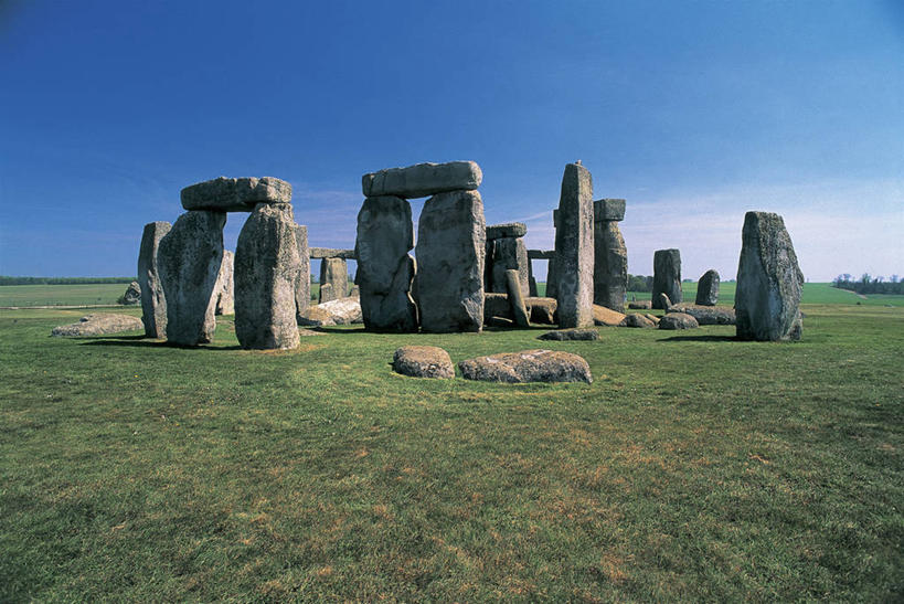 无人,横图,室外,白天,神秘,英国,欧洲,地形,云,巨石,历史,英格兰,废墟,草,蓝色,天空,地标建筑,摄影,考古学,坟墓,索尔兹伯里平原,英国文化,古代文明,彩图,石器时代,过去