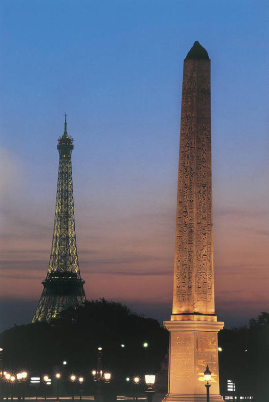 无人,竖图,室外,仰视,日落,城市,建筑,法国,欧洲,柱子,云,塔,首都,天空,黄昏,地标建筑,摄影,照亮,地中海文化,法国文化,协和广场,法兰西岛大区,彩图,低角度拍摄