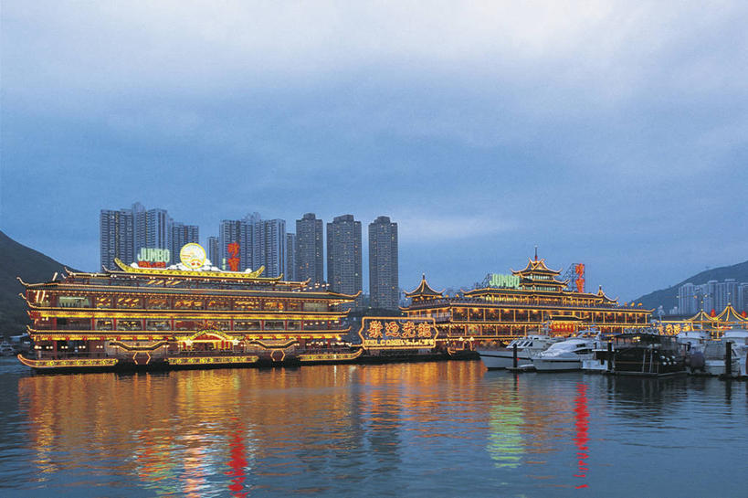 无人,横图,室外,夜晚,海洋,山,城市,建筑,摩天大楼,船,香港,亚洲,漂浮,反射,岛,天空,地标建筑,运输,摄影,照亮,中国文化,华贵,观光船,香港岛,珍宝海鲜舫,海滩,彩图,旅行,餐馆,海港