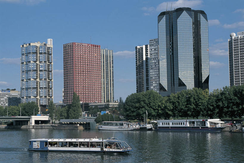 人群,横图,室外,白天,河流,城市,建筑,摩天大楼,船,法国,巴黎,欧洲,反射,云,首都,现代,树,天空,运输,摄影,地中海文化,塞纳河,观光船,法兰西岛大区,彩图,旅行