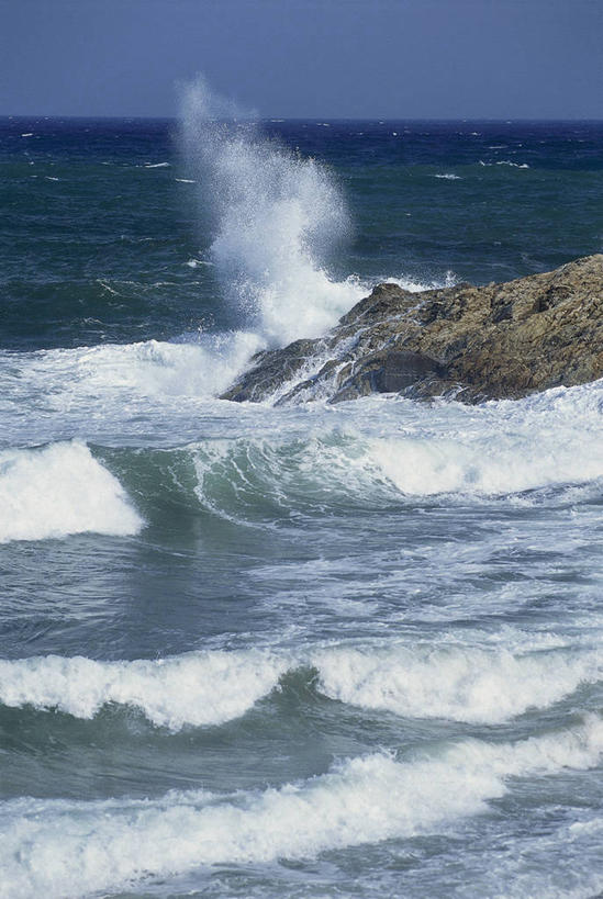 无人,竖图,室外,白天,旅游,度假,海洋,美景,暴风雨,意大利,欧洲,岛,景观,水平线,天气,娱乐,风景,自然,波浪,享受,休闲,景色,放松,摄影,威胁,岩层,地中海文化,自然风光,自然现象,海景,意大利文化,托斯卡纳区,万里无云,厄尔巴岛,危险,海滩,岩石,彩图