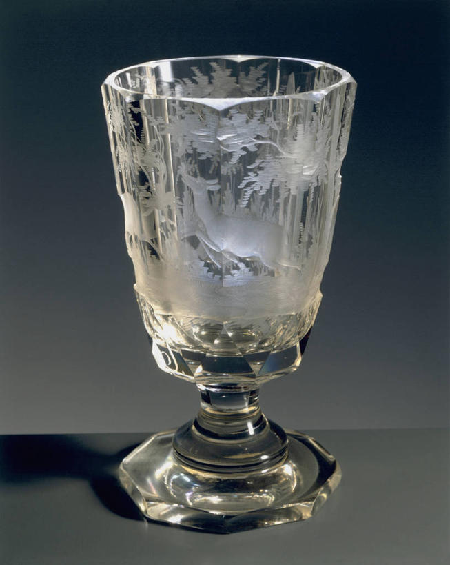 无人,竖图,室内,特写,哺乳动物,鹿,野生动物,餐具,欧洲,捷克,装饰,透明,光线,枝,光芒,树,一个,动物,工艺品,可爱,摄影,活泼,单个,葡萄酒杯,中欧,捷克共和国,圣餐杯,波西米亚,式样,美术工艺,设计,玻璃杯,彩图,影棚拍摄