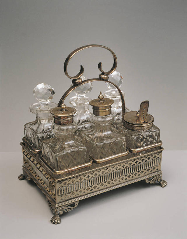 无人,竖图,室内,特写,静物,餐具,英国,欧洲,装饰,透明,金属,篮子,调味瓶,英格兰,把手,工艺品,摄影,西欧,北欧,式样,美术工艺,设计,玻璃杯,彩图,影棚拍摄