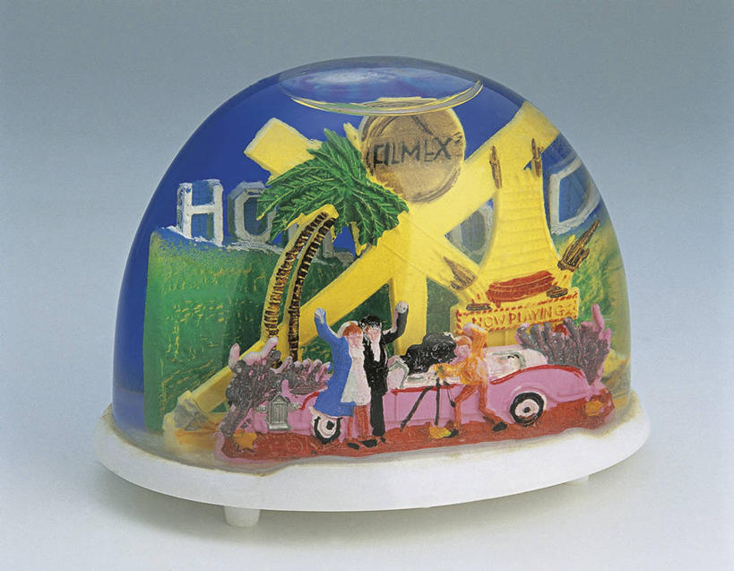 无人,演员,横图,室内,特写,猫,玩具,雕塑,表演,艺术,装饰,透明,标志,雕刻,雕像,符号,商品,塑胶,挥手,表演者,标识,树,扮演,一个,动物,纪念品,工艺品,摄影,单个,纪念,幽默,美术,创造力,演出,简单,记忆,主题,猫科动物,录像,陈列,好莱坞,功能,美学,雪花球,性别符号,彩图,影棚拍摄,男性符号,名声,电视摄像机,电影摄像机