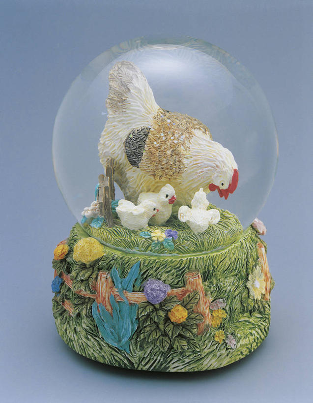 无人,农场,竖图,室内,特写,农业,鸡,玩具,雕塑,艺术,装饰,透明,鸟类,雕刻,雕像,商品,小鸟,家禽,一个,动物,纪念品,工艺品,家畜,摄影,牲畜,单个,纪念,美术,创造力,记忆,主题,陈列,功能,美学,雪花球,想法,彩图,影棚拍摄,小鸡