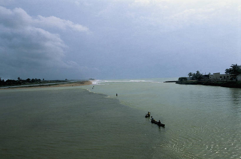 人群,横图,俯视,室外,白天,海洋,水,建筑,船,非洲,波纹,朦胧,模糊,云,树,天空,自然,运输,摄影,西非,多哥,潟湖,彩图,高角度拍摄,旅行