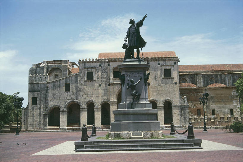 无人,教堂,横图,室外,白天,建筑,雕塑,古巴,加勒比海,多米尼加,节日,标志,雕像,符号,云,拱门,联合国,首都,文化,标识,天空,地标建筑,祈祷,健康,大西洋,许愿,摄影,宗教,信仰,纪念,祈求,北美,北美洲,西印度群岛,基督教,拉丁美洲,宗教建筑,天主教,美洲,底座,圣多明戈,圣多明各,北亚美利加洲,亚美利加洲,哥伦布,性别符号,多米尼加共和国,圣多明哥,灵性,安的列斯群岛,伊斯帕尼奥拉岛,平安,彩图,旅行,大教堂,男性符号,联合国教科文组织,国家特区,多京