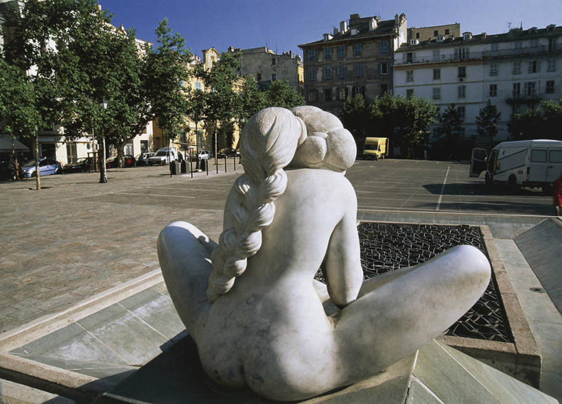 无人,横图,室外,白天,城市,建筑,喷泉,汽车,雕塑,法国,欧洲,雕像,车,树,天空,交通工具,运输,摄影,科西嘉,西欧,地中海文化,都市风光,载具,法国文化,欧洲文化,中欧,巴斯蒂亚,彩图,旅行