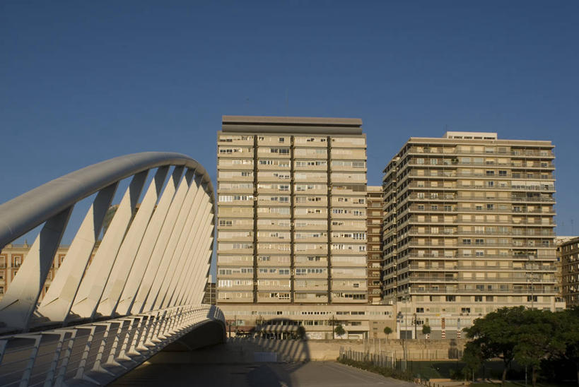 无人,工程师,建筑师,横图,室外,白天,城市,摩天大楼,西班牙,欧洲,阴影,桥,联系,天空,办公大楼,运输,摄影,地中海文化,都市风光,伊比利亚半岛,万里无云,管理,巴伦西亚省,建筑工程师,设计,彩图,旅行,画则师,图则师,则师,评估,人员,圣地亚哥.卡拉特拉瓦