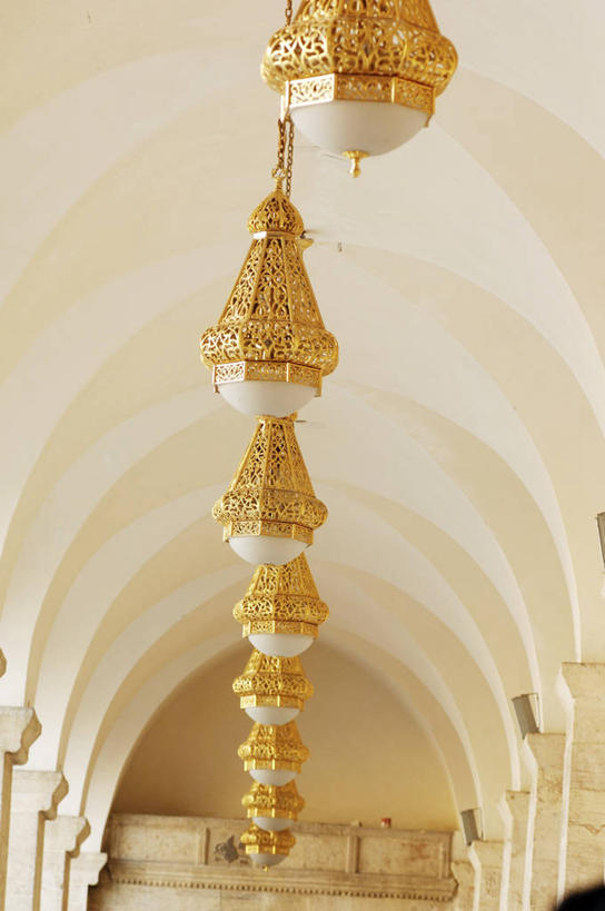 无人,竖图,室内,建筑,叙利亚,亚洲,一排,整齐,拱门,首都,排列,地标建筑,摄影,宗教,伊斯兰教,中东,照明设备,宗教建筑,地中海文化,队列,清真寺,水晶吊灯,大清真寺,灵性,大马士革,倭马亚大清真寺,阿勒颇,彩图,旅行,门廊,联合国教科文组织