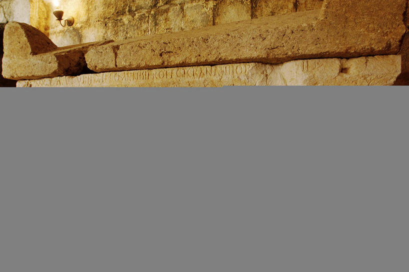 太阳穴,无人,横图,室外,白天,建筑,雕塑,叙利亚,亚洲,历史,破坏,破损,废墟,摄影,宗教,损坏,死亡,考古学,坟墓,中东,宗教建筑,要塞,地中海文化,古典风格,棺材,石棺,结束,古代文明,古代史,石块,彩图,旅行,阿帕米亚,过去