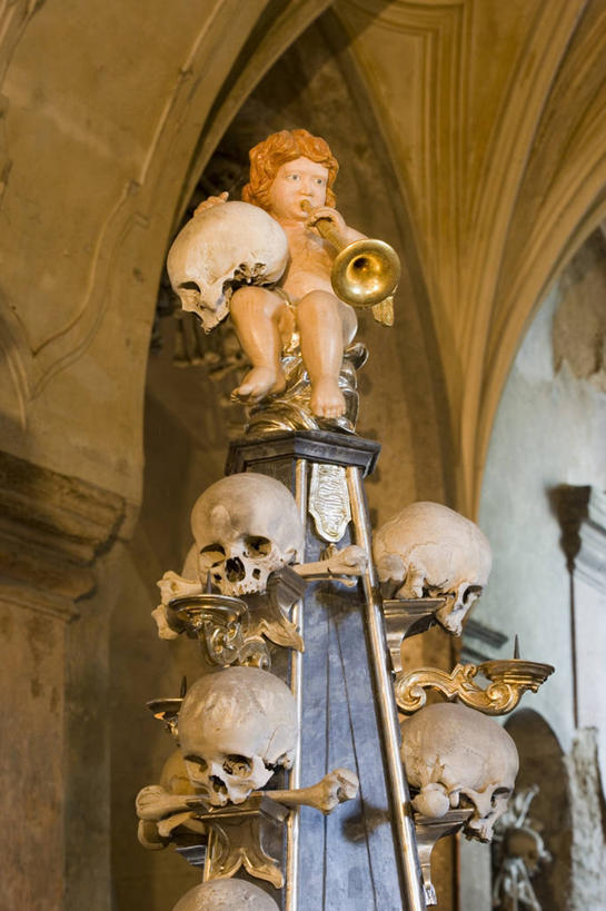 颅骨,骨骼,无人,竖图,室内,雕塑,欧洲,捷克,装饰,雕像,人头骨,历史,地标建筑,墓地,人体,摄影,宗教,死亡,基督教,宗教建筑,中欧,捷克共和国,波西米亚,灵性,库特纳霍拉,彩图,旅行,联合国教科文组织,过去