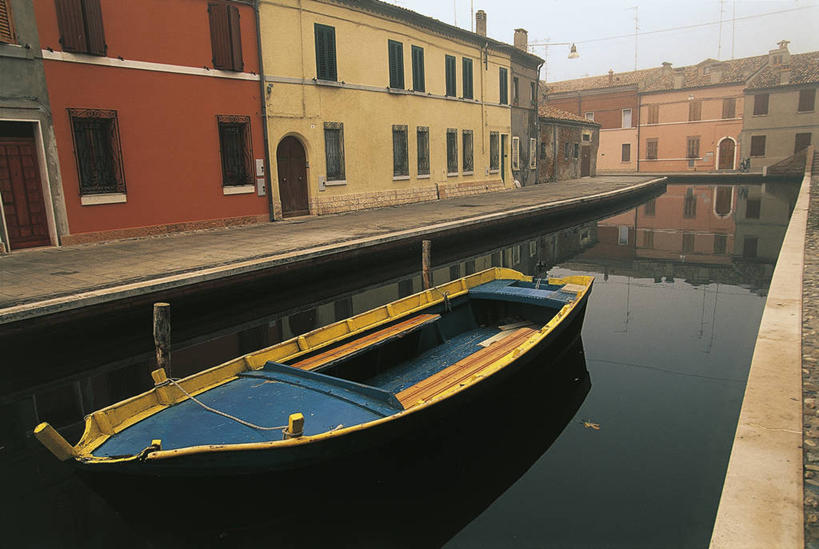 无人,横图,室外,白天,船,意大利,欧洲,反射,木制,流水,城镇,地标建筑,运输,摄影,运河,国家公园,南欧,意大利文化,意大利共和国,艾米利亚.罗马涅,艾米利亚.罗马涅大区,费拉拉,彩图,联合国教科文组织