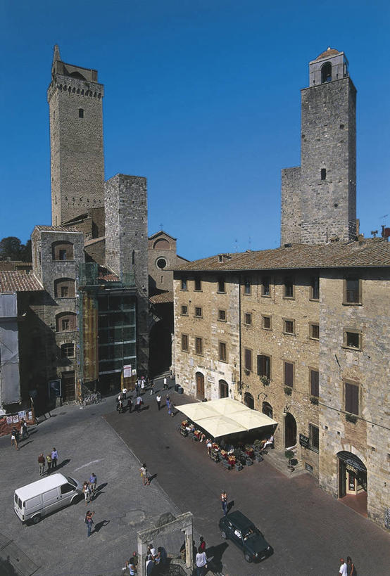 人群,广场,竖图,俯视,室外,白天,汽车,意大利,行人,城镇,塔,机动车,面包车,历史,废墟,地标建筑,摄影,锡耶纳,南欧,下降,意大利文化,托斯卡纳区,圣吉米尼亚诺,遮阳篷,彩图,高角度拍摄,联合国教科文组织,时代