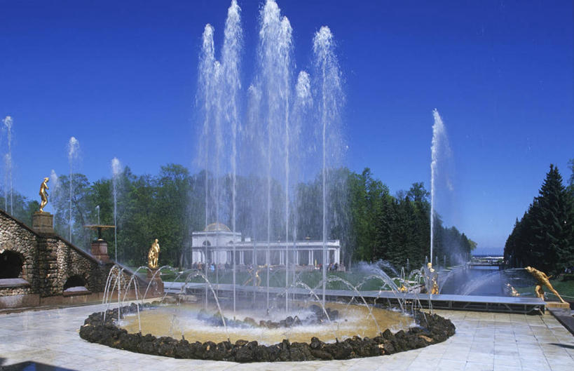 无人,横图,室外,白天,旅游,度假,美景,水,建筑,喷泉,雕塑,俄罗斯,喷,飞溅,雕像,景观,联合国,历史,娱乐,树,天空,自然,享受,休闲,景色,放松,摄影,国家公园,顺序,自然风光,巴洛克风格,万里无云,圣彼得堡,彼得宫,彩图,旅行,俄罗斯文化,联合国教科文组织