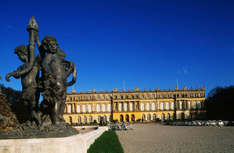 横图,室外,白天,留白,旅游,度假,美景,建筑,雕塑,德国,雕像,城堡,景观,纪念碑,历史,娱乐,草,天空,自然,地标建筑,享受,休闲,景色,放松,摄影,合金,自然风光,沙砾,德国文化,中欧,斯图加特,万里无云,青铜,巴伐利亚,岩石,彩图,旅行,新宫殿