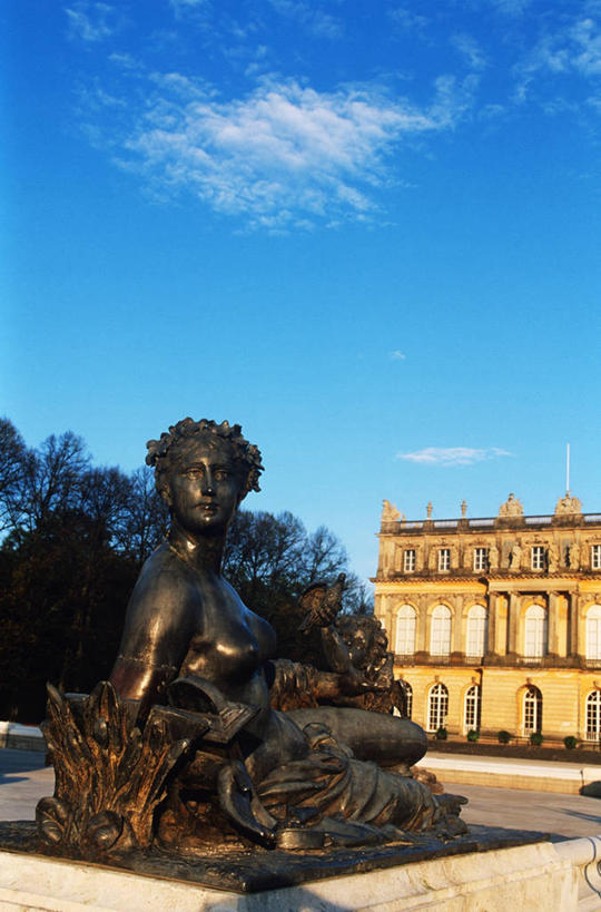 无人,竖图,室外,特写,白天,旅游,度假,美景,建筑,雕塑,德国,雕像,城堡,景观,云,纪念碑,历史,娱乐,树,天空,自然,地标建筑,享受,休闲,景色,放松,摄影,合金,自然风光,德国文化,中欧,斯图加特,青铜,巴伐利亚,彩图,旅行,新宫殿