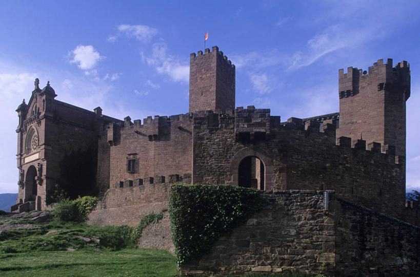 无人,横图,室外,仰视,建筑,西班牙,砖,城堡,纪念碑,历史,草,风景,自然,摄影,保护,伊比利亚半岛,纳瓦拉,彩图,低角度拍摄,时代