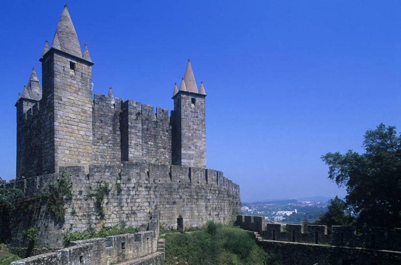 无人,横图,室外,夜晚,安全,山,建筑,葡萄牙,欧洲,城堡,纪念碑,塔,历史,废墟,天空,摄影,保护,要塞,南欧,伊比利亚半岛,万里无云,葡萄牙共和国,古代文明,彩图,科英布拉区