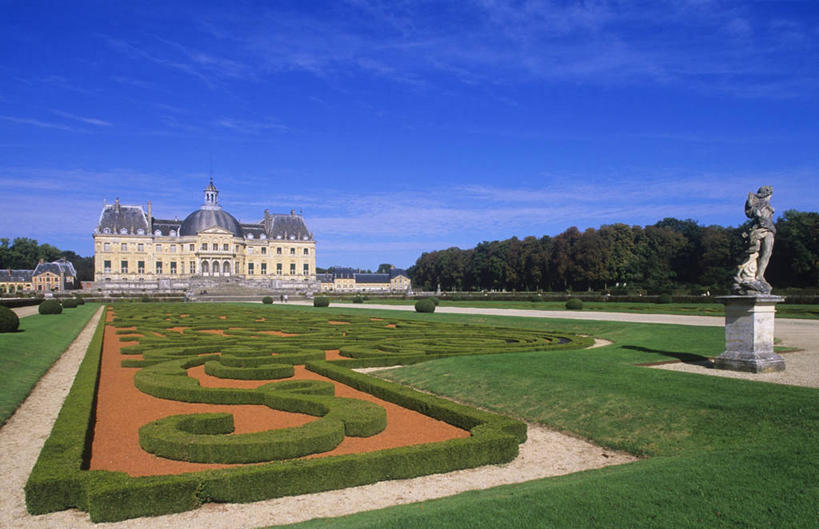 无人,横图,室外,白天,草坪,城市,建筑,雕塑,法国,标志,雕像,符号,城堡,庭院,纪念碑,标识,草,摄影,园林,都市风光,巴洛克风格,中欧,性别符号,法兰西岛大区,树篱,彩图,子爵城堡,男性符号