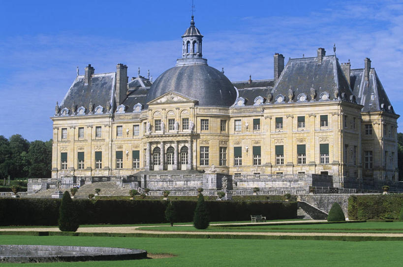 无人,横图,室外,白天,草坪,城市,建筑,法国,城堡,庭院,尖顶,历史,地标建筑,摄影,园林,灌木,圆顶建筑,都市风光,古典风格,法国文化,巴洛克风格,中欧,法兰西岛大区,树篱,彩图,子爵城堡