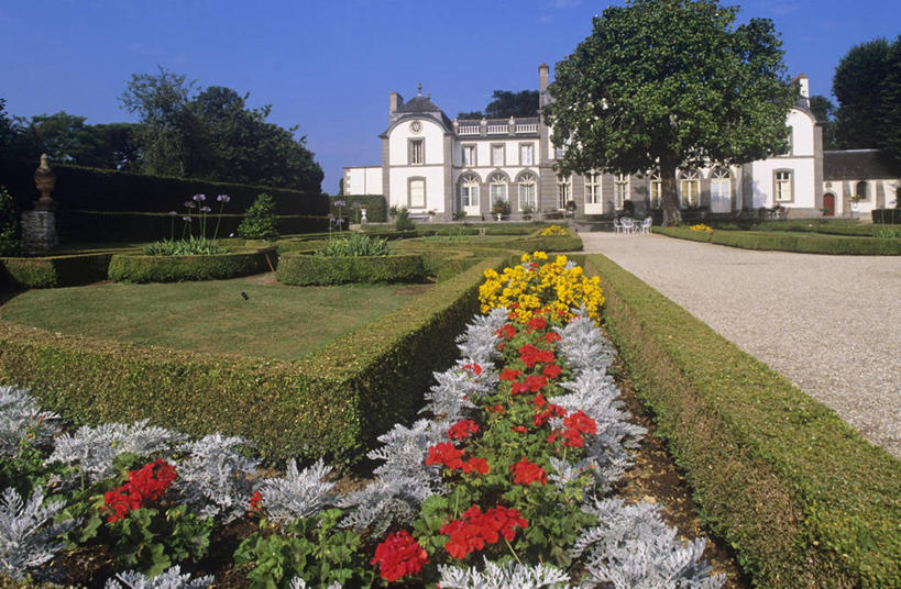 无人,横图,室外,白天,消失点,草坪,建筑,法国,欧洲,花坛,城堡,庭院,纪念碑,历史,草,花,树,地标建筑,摄影,园林,布列塔尼,西欧,法兰西,透视图,法国文化,中欧,法兰西共和国,法兰西第五共和国,布列塔尼半岛,布列塔尼地区,树篱,伊勒.维莱讷省,彩图