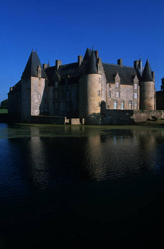 无人,竖图,室外,白天,湖,建筑,法国,欧洲,城堡,历史,天空,摄影,西欧,法兰西,中欧,万里无云,法兰西共和国,法兰西第五共和国,卢瓦尔河,罗亚尔河,彩图,旅行