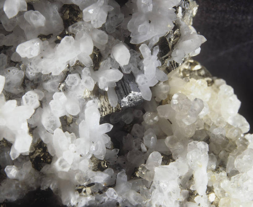 无人,横图,室内,特写,粗糙,水晶,一个,灰色,自然,摄影,单个,部分,环境,毛糙,肌理,地质学,矿物质,自然地理,岩石,彩图,影棚拍摄,车轮矿,粗拙