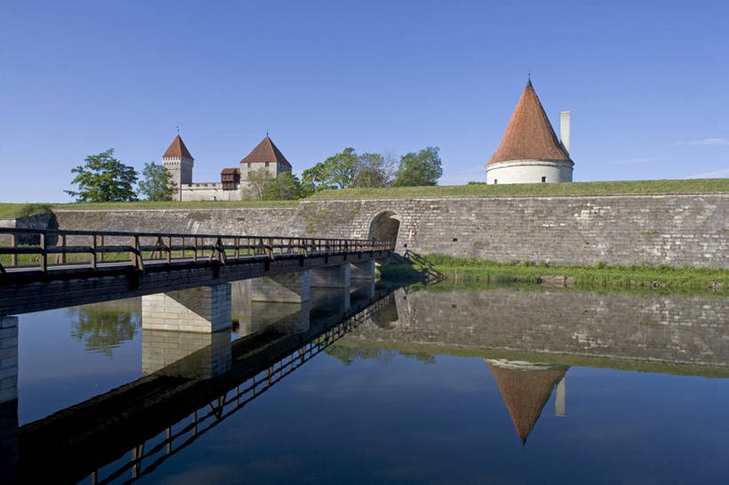 无人,码头,横图,室外,白天,安全,港口,建筑,爱沙尼亚,反射,城堡,桥,联系,历史,天空,摄影,护城河,万里无云,萨列马岛,彩图,旅行,摆渡口,埠头,渡口,渡头,港湾,海港,货运码头,口岸,商港,波罗的海三国