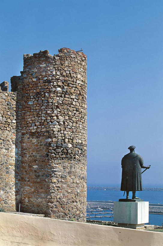 无人,竖图,室外,白天,建筑,雕塑,葡萄牙,欧洲,雕像,城堡,围墙,首都,历史,石墙,里斯本,天空,摄影,南欧,伊比利亚半岛,万里无云,葡萄牙共和国,瓦斯科.达伽马大桥,阿连特茹,彩图,旅行