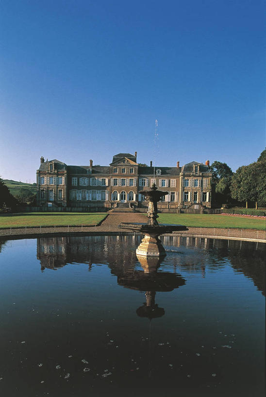 无人,竖图,室外,白天,水,建筑,喷泉,法国,欧洲,反射,城堡,摄影,园林,西欧,法兰西,将军,中欧,法兰西共和国,法兰西第五共和国,北部.加来海峡,北部.加来海峡大区,诺尔.加莱大区,自然地理,彩图,旅行