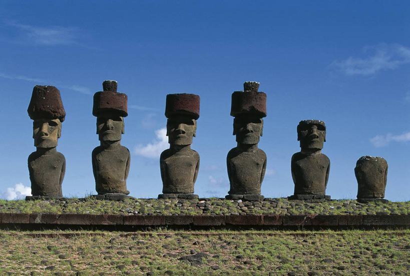 无人,横图,室外,白天,雕塑,复活节岛,智利,一排,整齐,标志,符号,联合国,宏伟,历史,标识,排列,地标建筑,南美,摄影,南美洲,国家公园,拉丁美洲,队列,美洲,复活节岛石像,波利尼西亚,摩艾石像,亚美利加洲,南亚美利加洲,复活岛,智利共和国,性别符号,古代文明,摩艾像,灵性,拉帕努伊国家公园,美术工艺,波利尼西亚群岛,彩图,旅行,复活节岛人像,赫布亚岛,拉帕努伊岛,毛埃石像,摩阿仪,摩埃石像,莫阿伊,帕赛兰,伊斯特岛,男性符号,联合国教科文组织,拟人,郊野公园