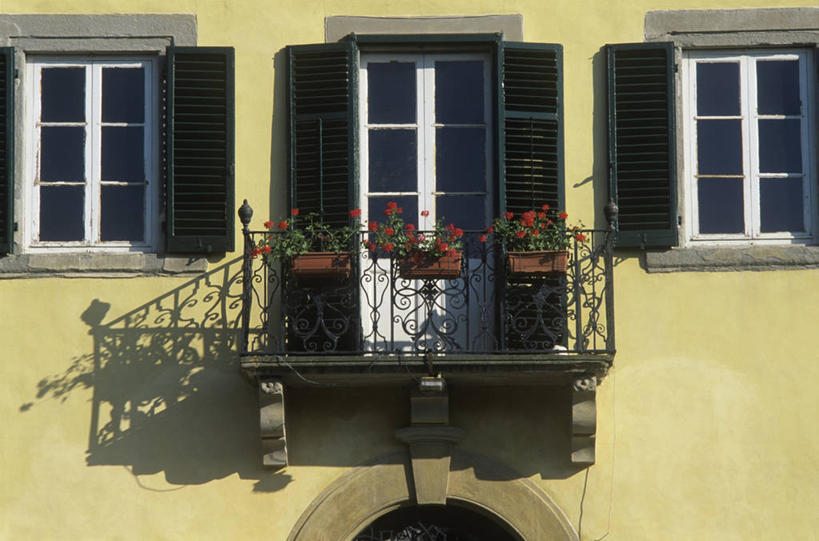 无人,横图,室外,特写,白天,别墅,窗户,阳台,建筑,意大利,欧洲,罗马,阴影,百叶窗,首都,花,摄影,部分,拉齐奥,南欧,意大利文化,托斯卡纳区,意大利共和国,拉齐奥大区,罗马省,自然地理,彩图,永恒之城,苹丘,美第奇别墅