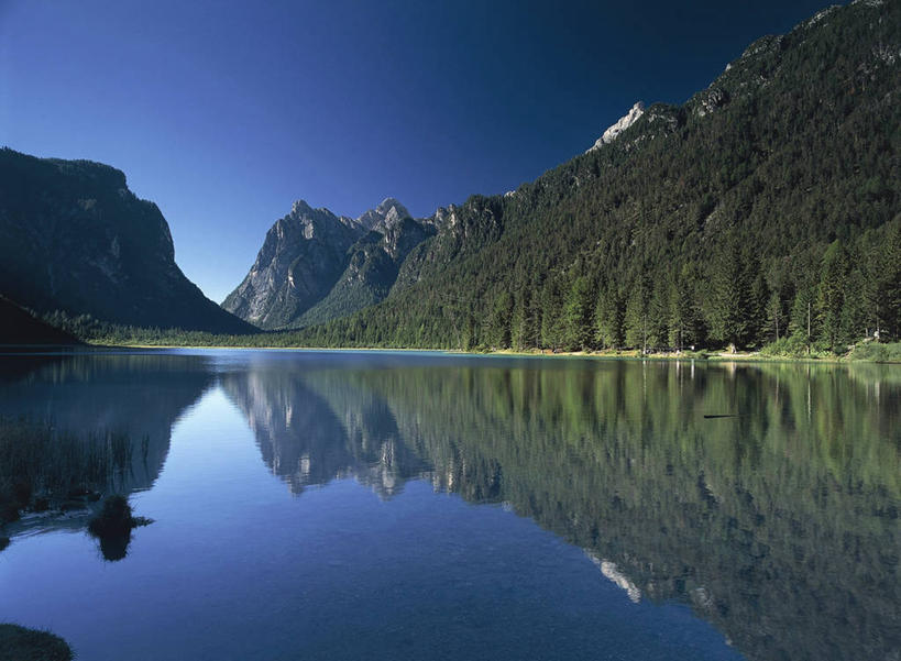 无人,横图,室外,白天,湖,森林,山,意大利,反射,风景,天空,自然,摄影,宁静,环境,南欧,意大利文化,万里无云,地质学,多洛米蒂山脉,自然地理,彩图,旅行,火山学