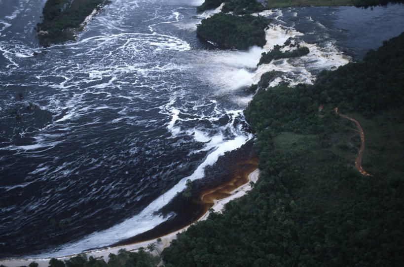 无人,横图,俯视,航拍,室外,白天,旅游,度假,河流,美景,瀑布,森林,水,委内瑞拉,地形,景观,流水,娱乐,风景,自然,地标建筑,享受,休闲,景色,南美,放松,摄影,国家公园,鸟瞰,自然风光,彩图,高角度拍摄,卡奈依马国家公园,郊野公园