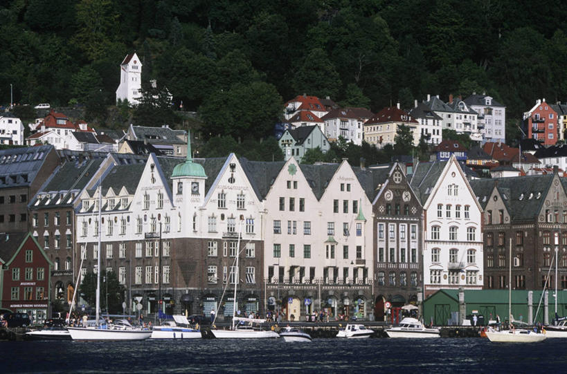 帆船,横图,室外,白天,海洋,水,建筑,船,挪威,欧洲,海岸线,城镇,历史,地标建筑,交通工具,摄影,斯堪的纳维亚,载具,北欧,斯堪的那维亚,斯堪的那维亚半岛,斯堪的纳维亚半岛,斯堪狄纳维亚半岛,卑尔根,挪威王国,霍达兰郡,霍达兰,海滩,彩图,旅行,海港