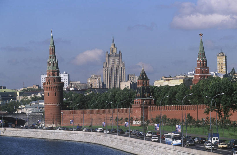 无人,横图,俯视,室外,白天,度假,河流,美景,城市风光,城市,道路,建筑,街道,路,公路,俄罗斯,城堡,景观,流水,围墙,交通,首都,历史,娱乐,城墙,地标建筑,享受,休闲,景色,放松,摄影,莫斯科,克里姆林宫,马路,彩图,高角度拍摄,旅行,俄罗斯文化,莫斯科河