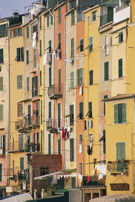 无人,竖图,室外,白天,阳台,建筑,意大利,城镇,洗衣服,地标建筑,摄影,地中海文化,南欧,意大利文化,利古里亚大区,烘干,彩图,居住区,家务劳动