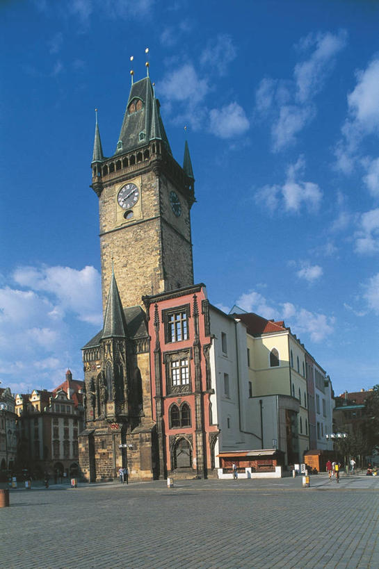 无人,广场,竖图,室外,白天,仰视,城市,建筑,欧洲,捷克,古城,塔,首都,历史,地标建筑,摄影,市政厅,哥特式风格,中欧,捷克共和国,波西米亚,布拉格,布拉格旧城广场,旧城区,彩图,低角度拍摄,旅行