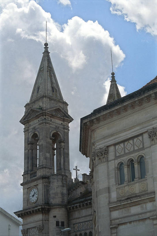 无人,教堂,竖图,室外,白天,仰视,建筑,意大利,钟楼,历史,地标建筑,摄影,南欧,意大利文化,阿尔贝罗贝洛,彩图,低角度拍摄