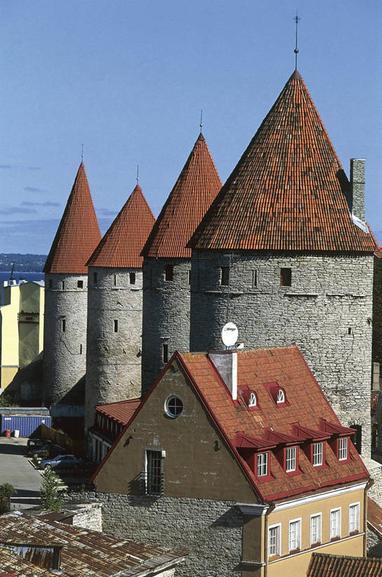 无人,竖图,室外,白天,建筑,爱沙尼亚,一排,整齐,塔,首都,历史,排列,地标建筑,摄影,队列,塔林,彩图,旅行,波罗的海三国