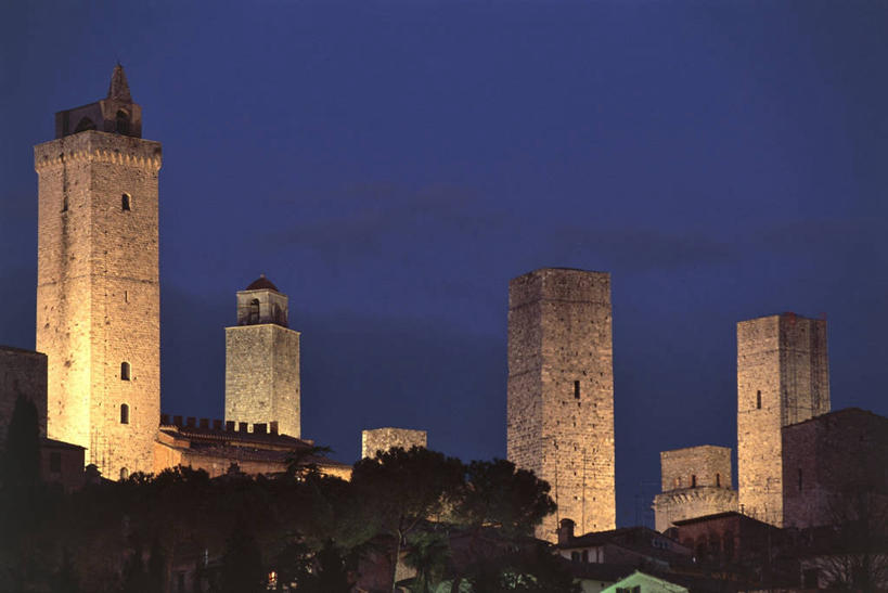 无人,横图,室外,夜晚,仰视,度假,美景,天际线,城市风光,城市,建筑,意大利,景观,光亮,历史,娱乐,地标建筑,享受,休闲,景色,放松,摄影,照亮,南欧,意大利文化,托斯卡纳区,圣吉米尼亚诺,彩图,低角度拍摄,旅行,时代