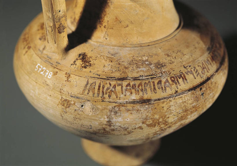 无人,横图,特写,罗马,灰色背景,柱子,陶瓷制品,豪华,历史,古罗马,水壶,古代,一个,灰色,摄影,单个,科林斯柱式,富丽,古代文明,美术工艺,柱式,彩图,影棚拍摄,雕刻术,过去