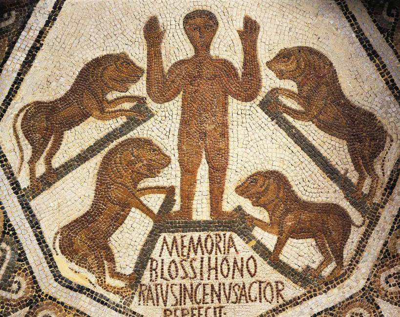 裸体,无人,站,举,横图,狮子,花纹,装饰,标志,符号,图案,文字,标识,托,人体,摄影,英文字母,死亡,基督教,野猫,性别符号,手臂,举起,举手,举着,向上举,向上伸,向上托,彩图,男性符号