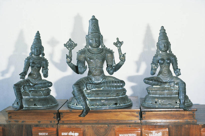 无人,横图,室内,白天,雕塑,艺术,装饰,标志,雕刻,雕像,符号,历史,标识,古代,三个,工艺品,摄影,宗教,纪念,美术,主题,手艺,陈列,印度教,功能,美学,性别符号,古代文明,毗湿奴,美术工艺,彩图,神,男性符号