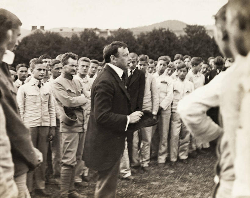 成年人,学生,横图,照片,室外,白天,旅游,度假,美景,山,景观,首都,许多人,历史,娱乐,自然,一群人,职业,享受,休闲,景色,放松,摄影,布达佩斯,自然风光,政治,匈牙利共和国,共产主义,彩图